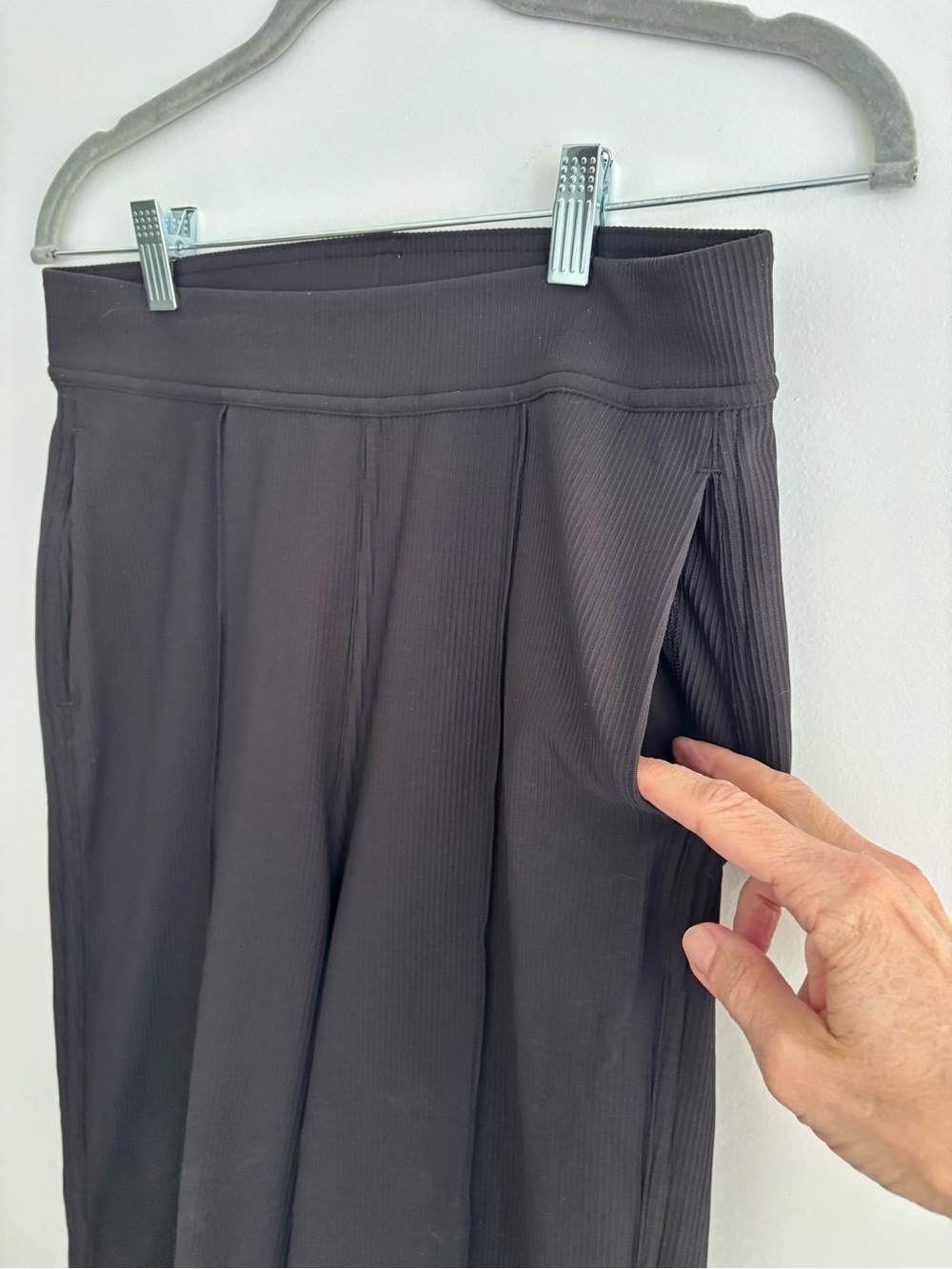 lululemon true black high rise/straight leg ribbed pants - Picture 3 of 7